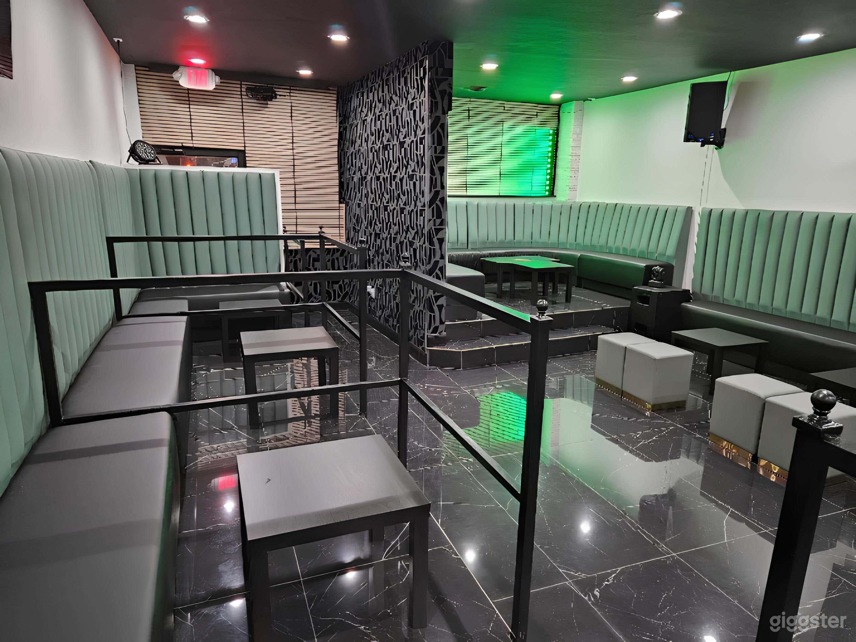 Warm, Sophisticated Restaurant & Lounge Photo 4