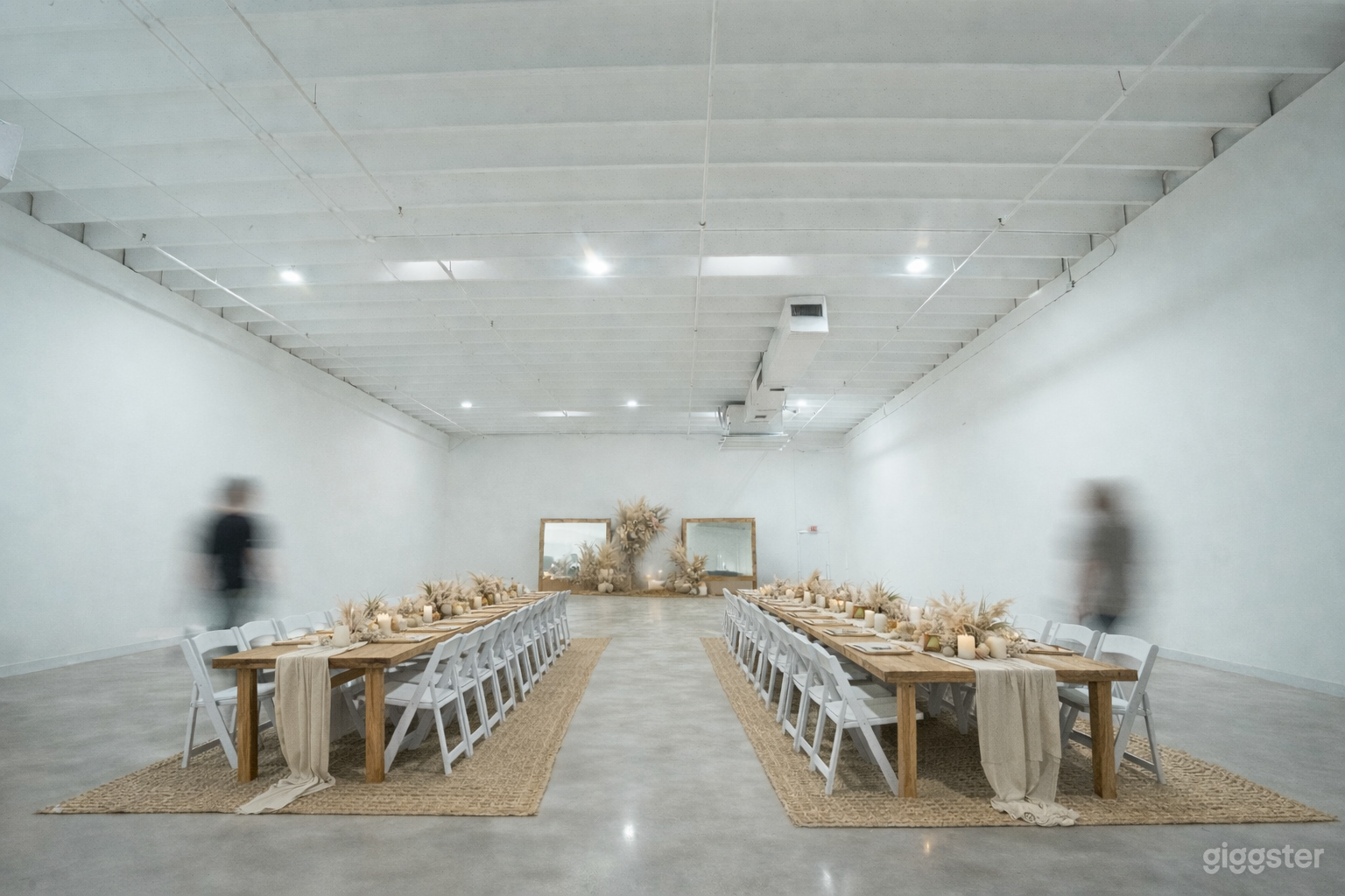 All White Spacious Warehouse w/ High Ceilings & Open Layout Photo 4