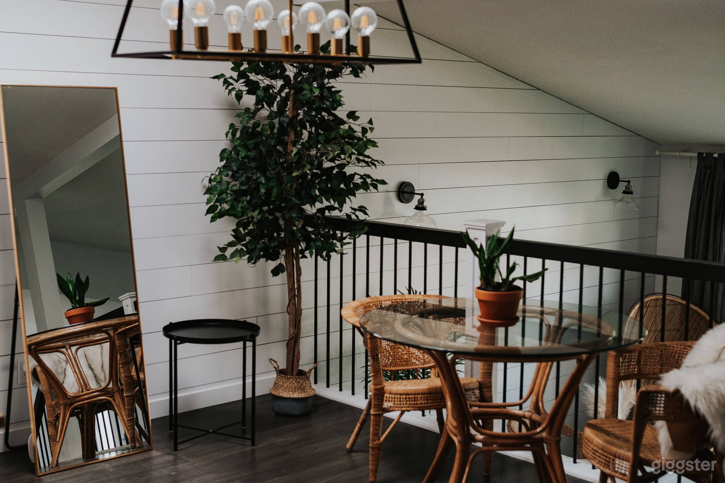 Picture Ready Home in East Central Edmonton Photo 2