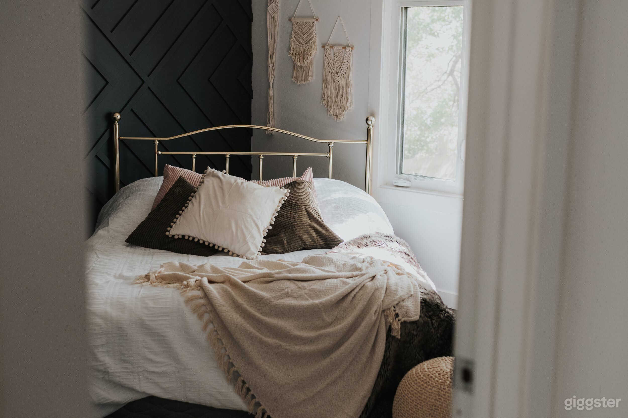 Picture Ready Home in East Central Edmonton Photo 3