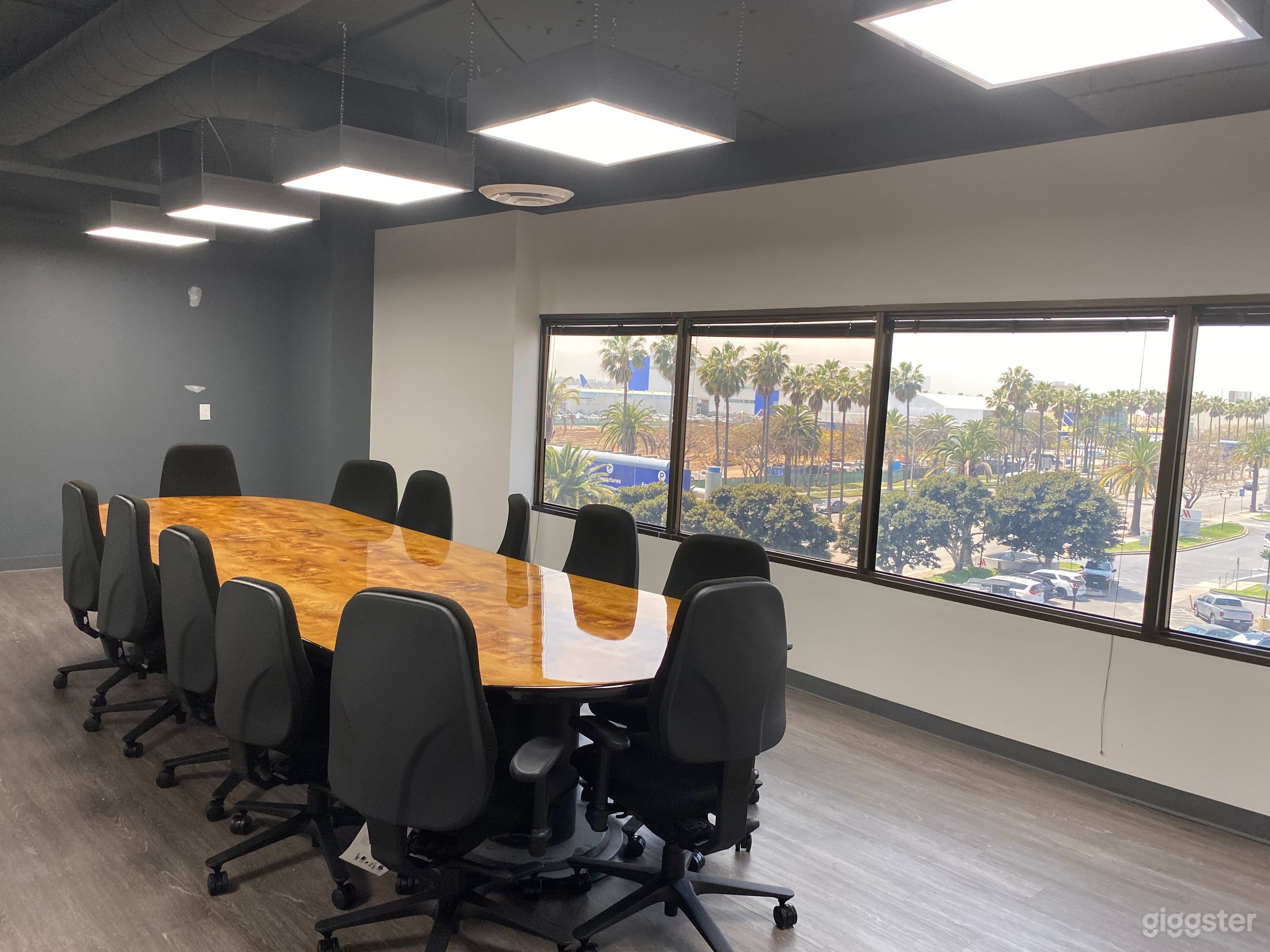 Suite 500: CONFERNCE ROOM/OFFICES 10,000SF(LAX) Photo 3