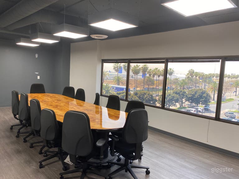  Suite 500: CONFERNCE ROOM/OFFICES 10,000SF(LAX) 