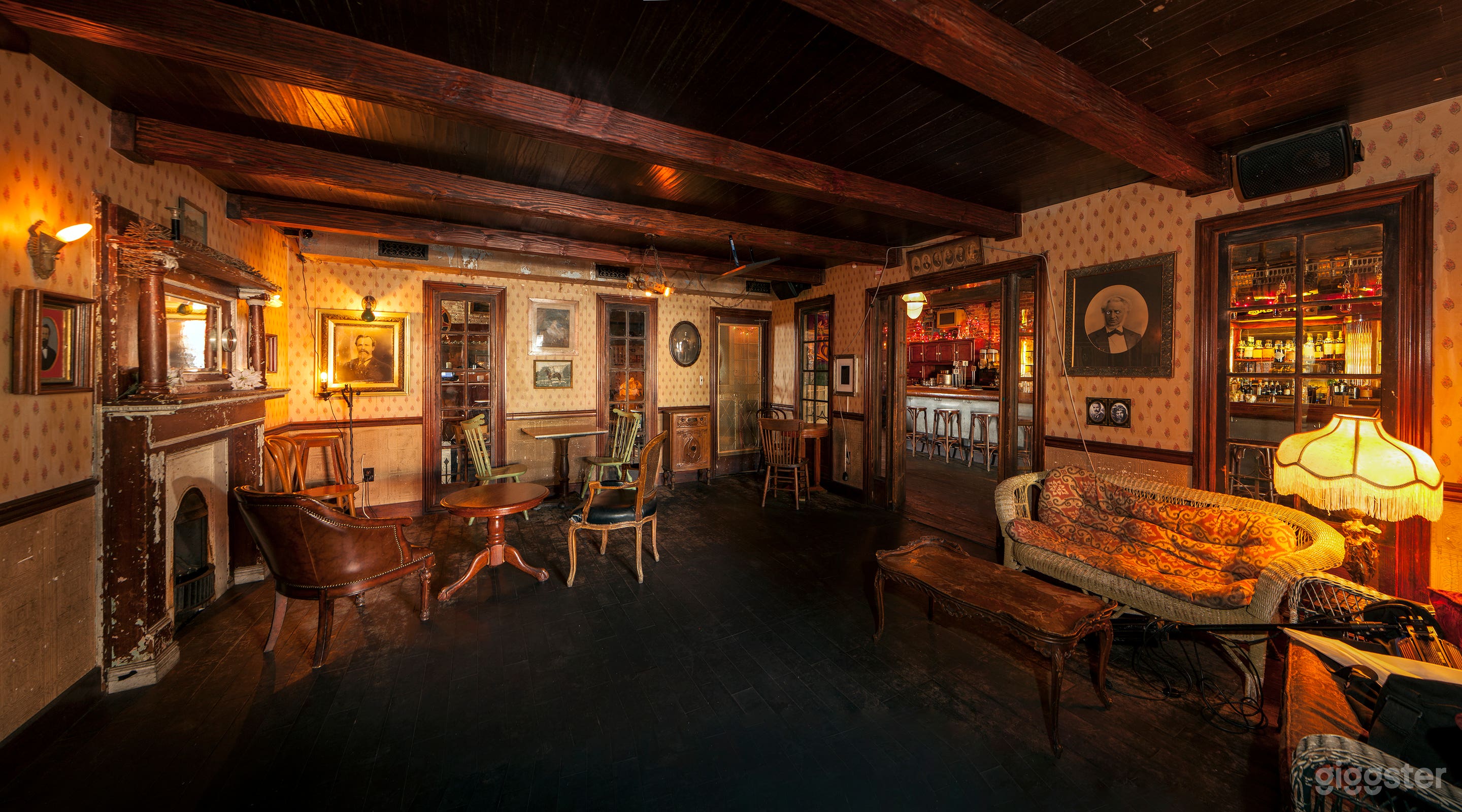 Swanky Bar In the heart of Hollywood Photo 3