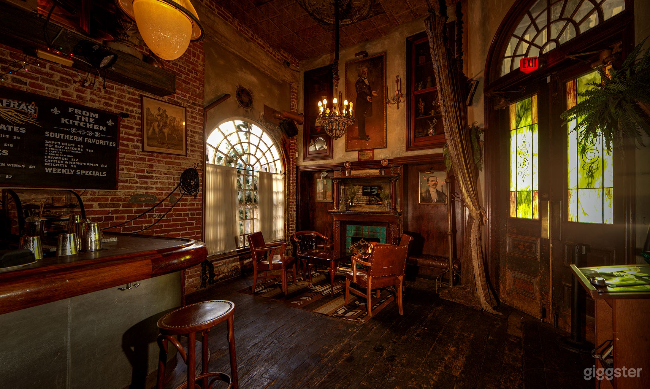 Swanky Bar In the heart of Hollywood Photo 2