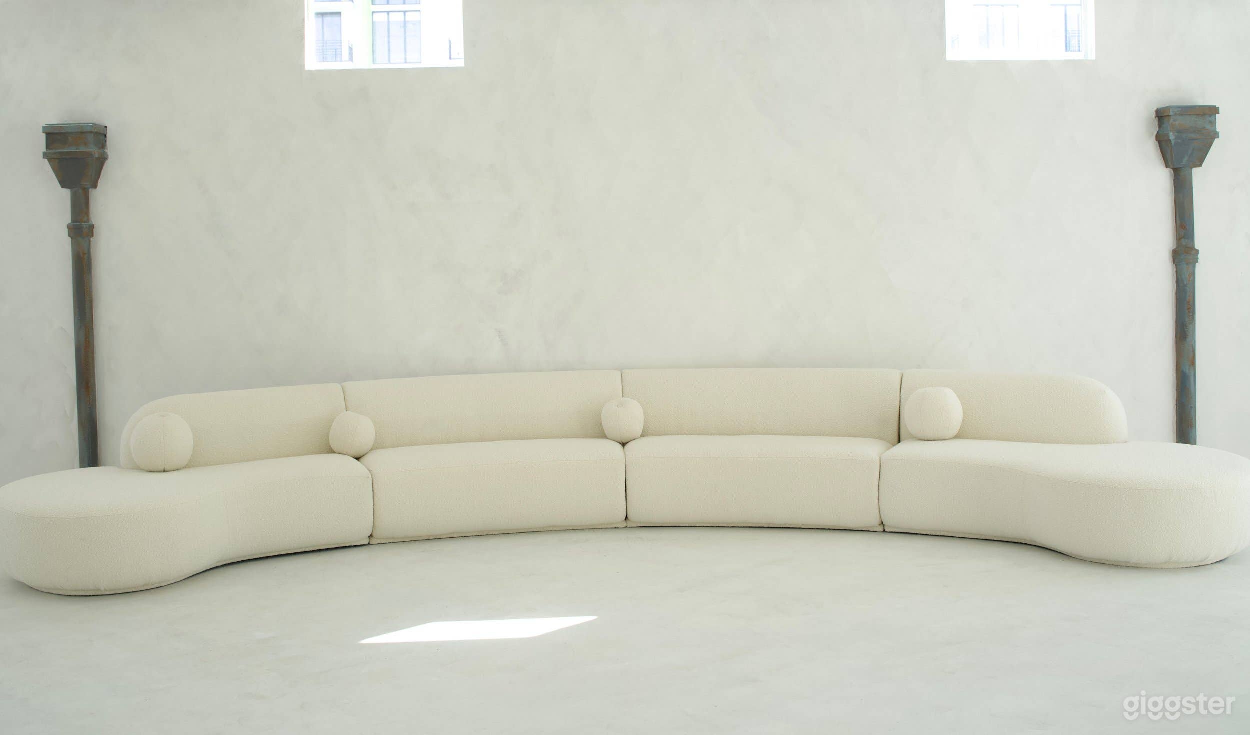 THE EXTENSION - Minimalist, all-white aesthetic  Photo 2