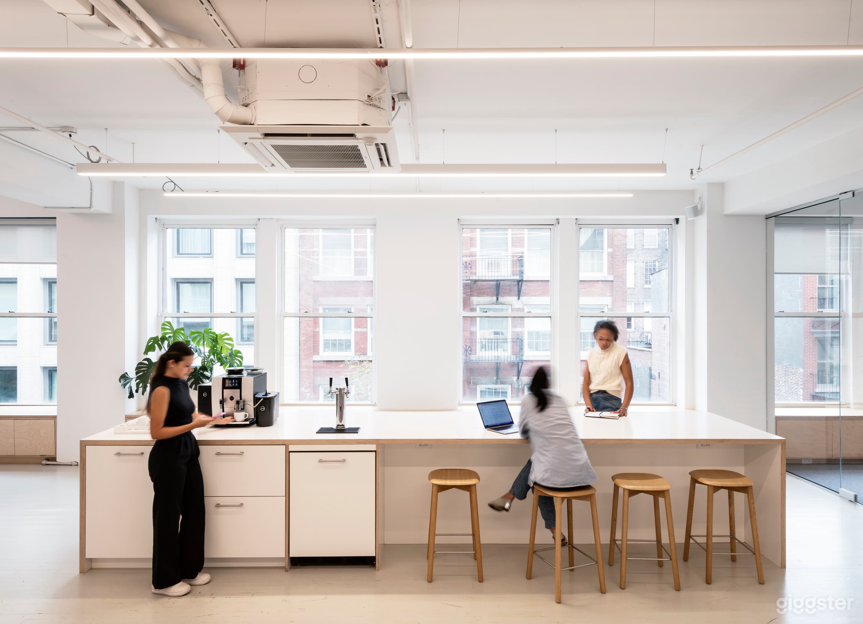 Photo Studio located in the heart of Soho  Photo 2