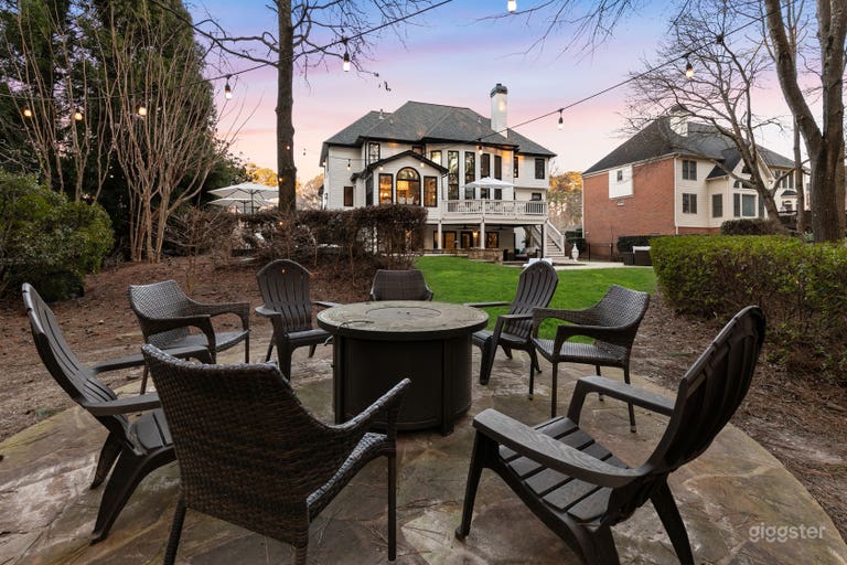  Backyard Oasis & Luxury Living in the Suburbs 