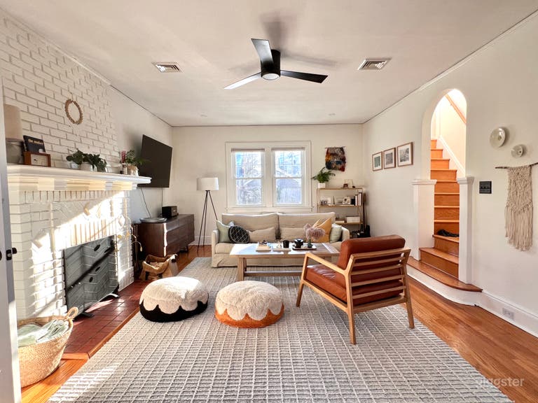  Unique colonial with contemporary design house 