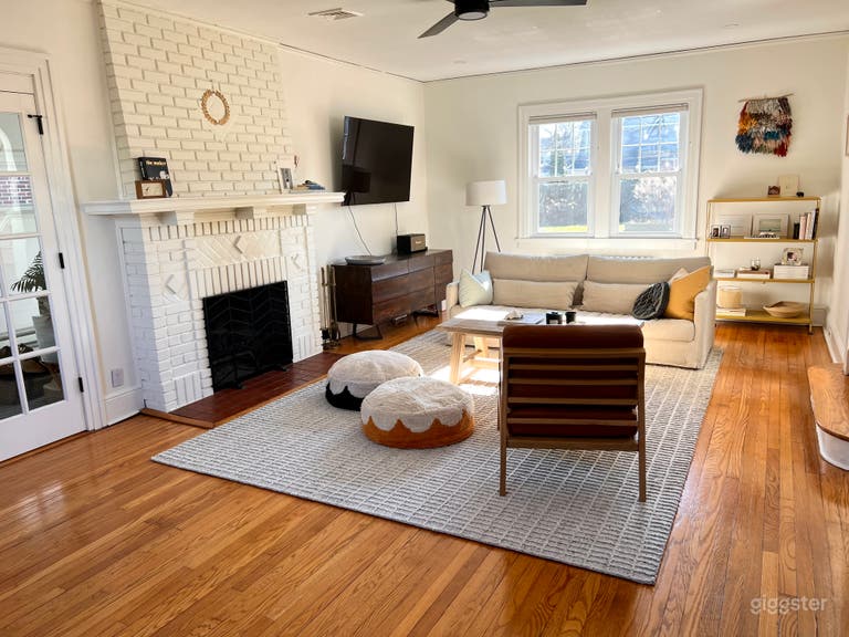  Unique colonial with contemporary design house 