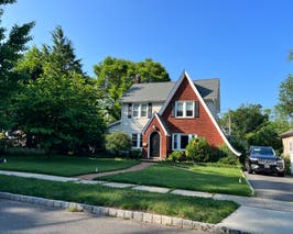  Unique colonial with contemporary design house 