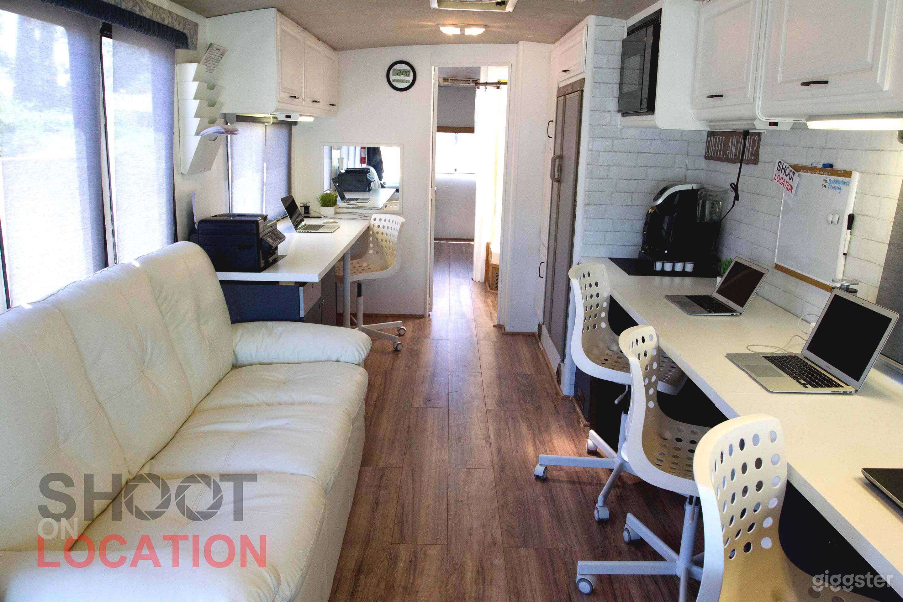 Modern Production Motorhome Photo 1
