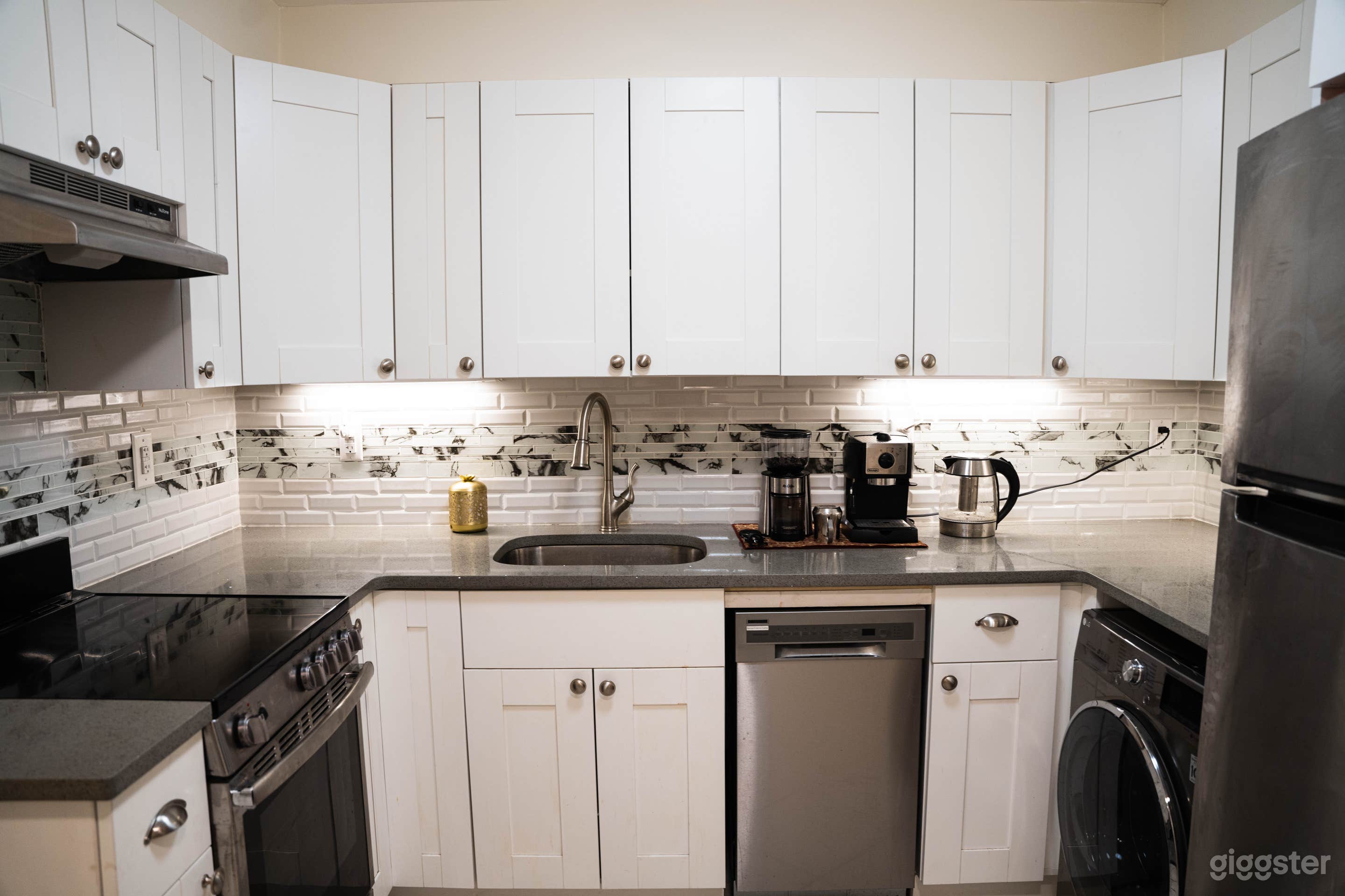 Flexible Basement Apartment Studio Space Photo 4