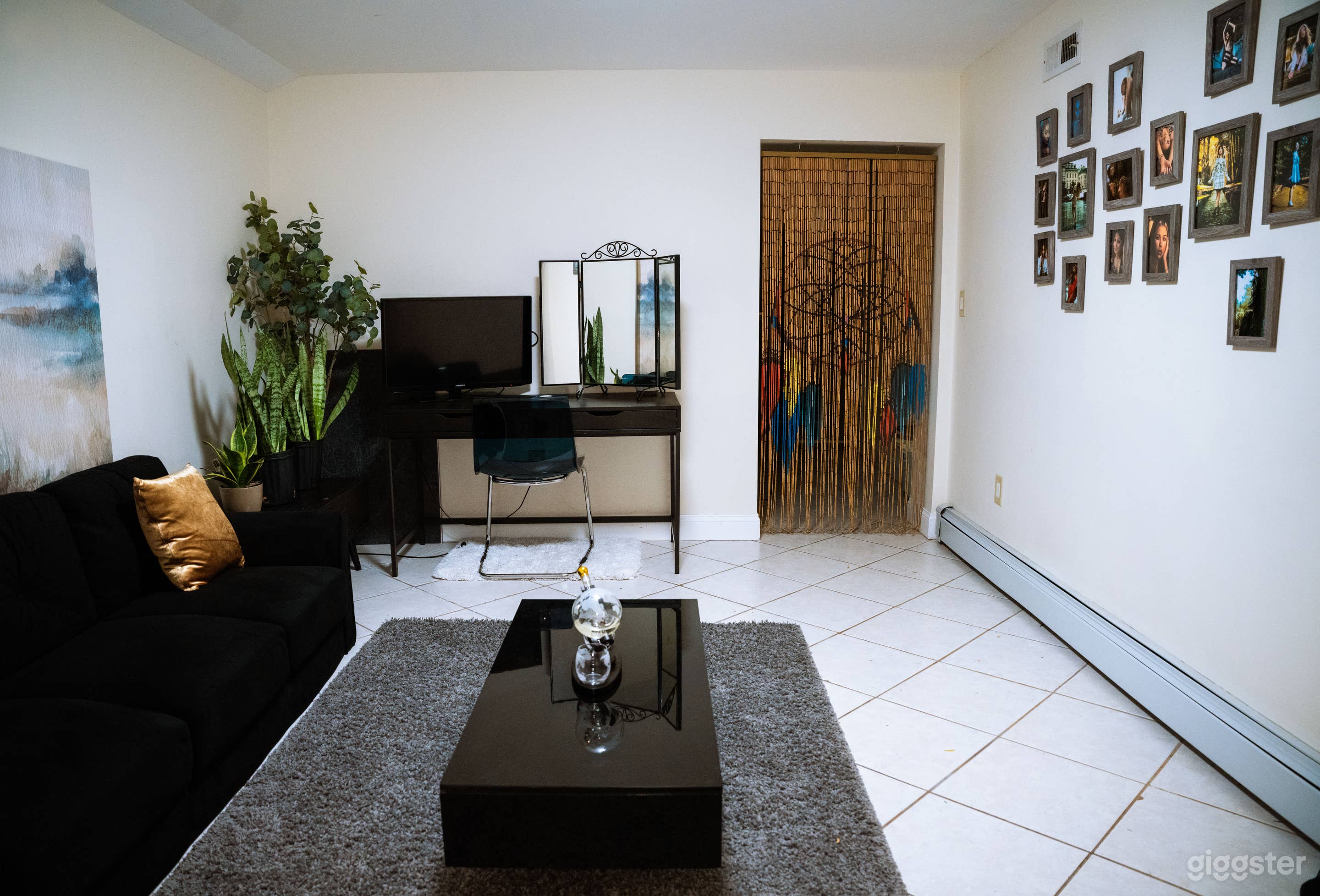 Flexible Basement Apartment Studio Space Photo 3