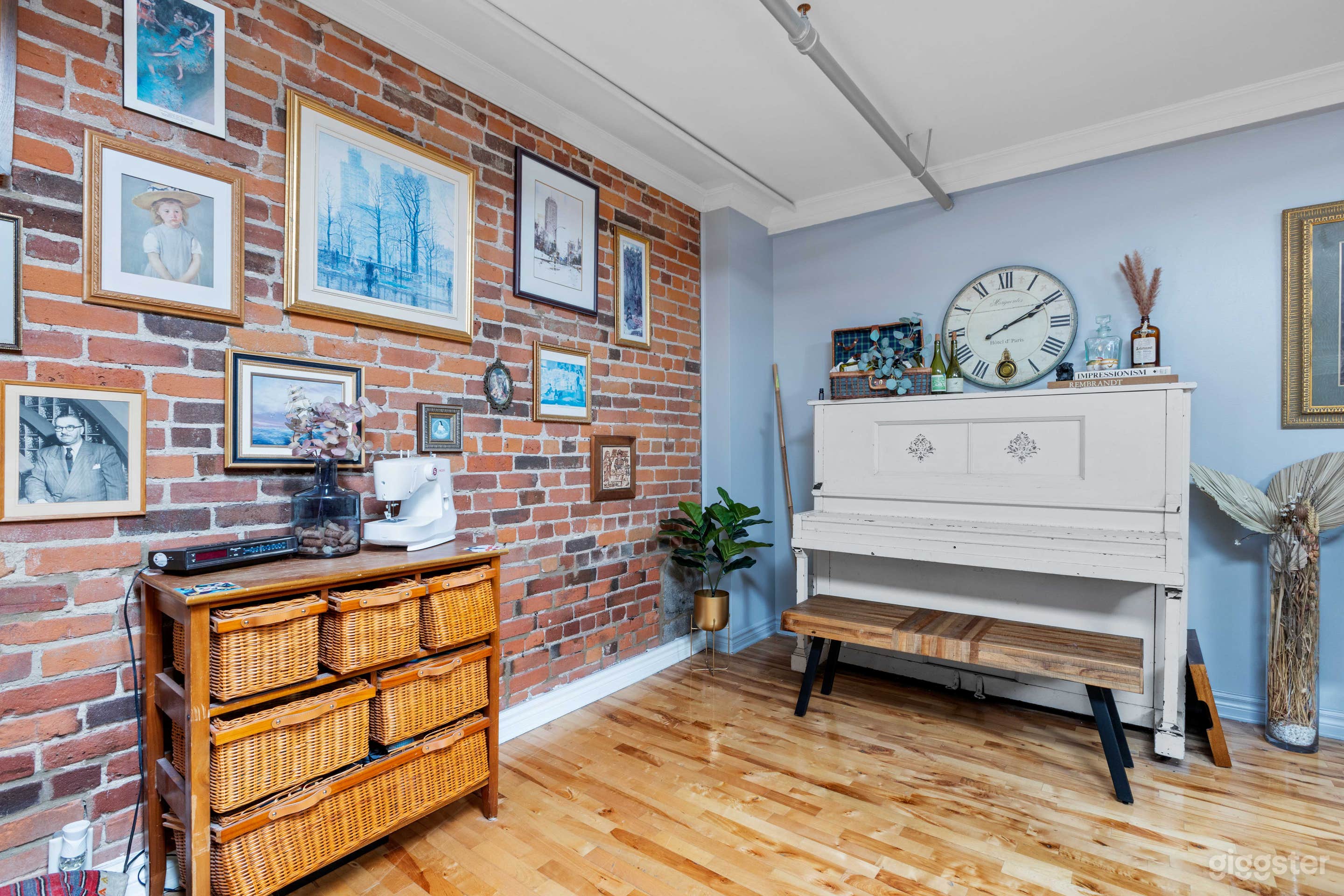 Amazing Old Port Loft Photo 4