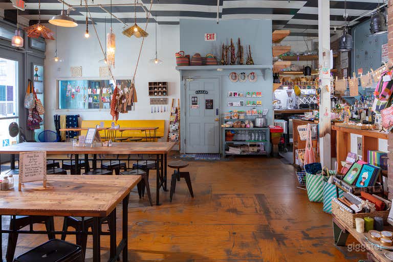  Vibrant Middle Eastern Café & Creative Haven in Harlem 