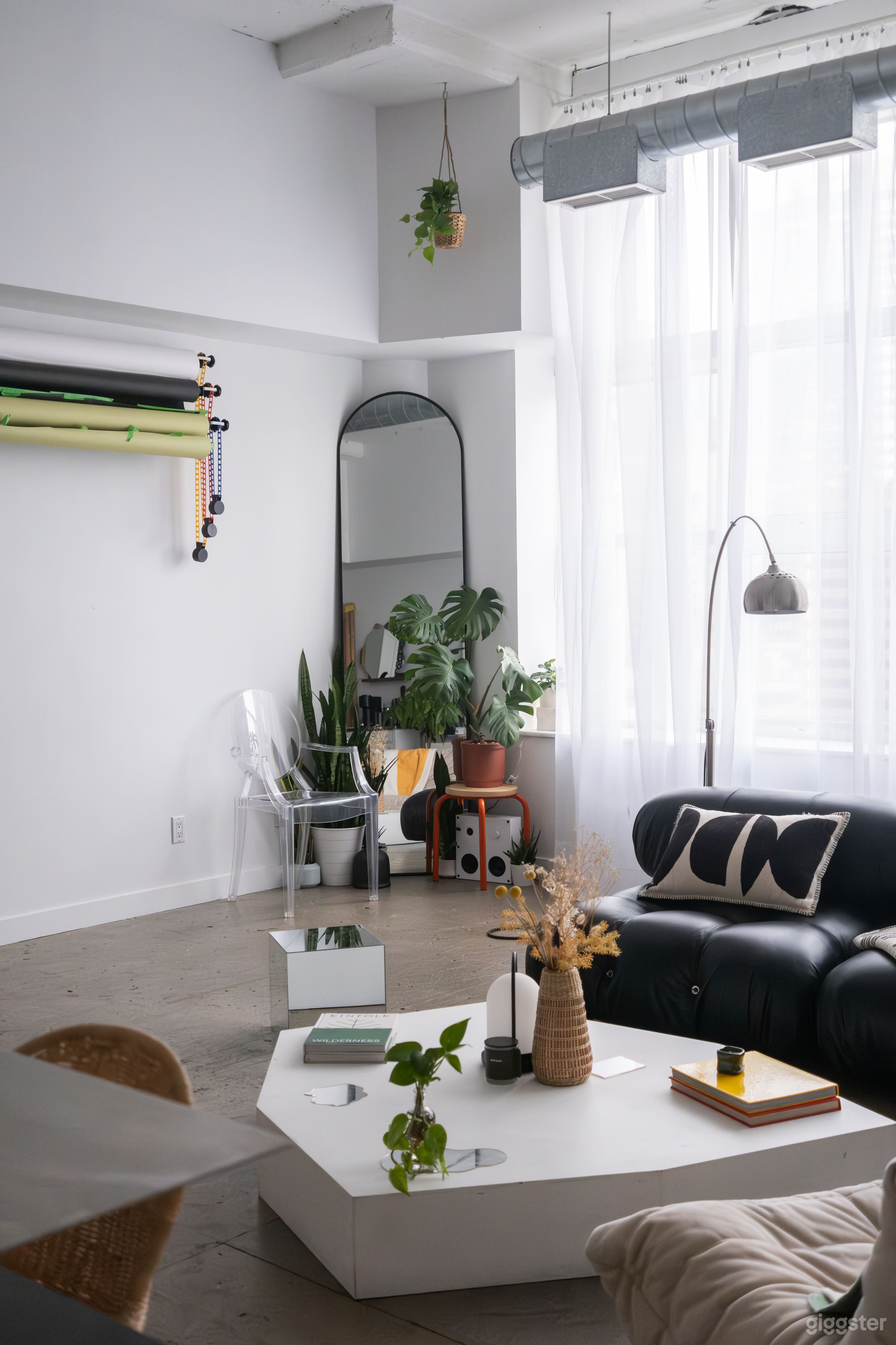 Downtown Hard Loft with Natural Light Photo 2