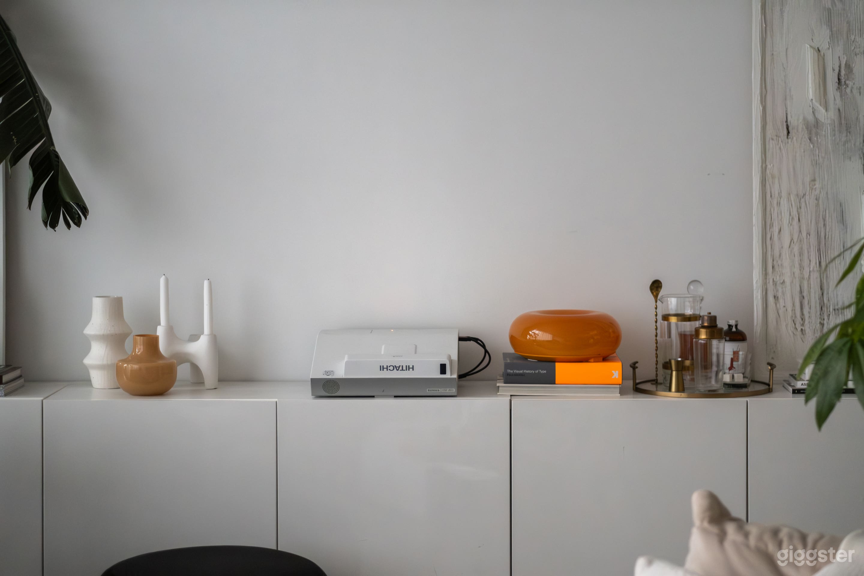 Downtown Hard Loft with Natural Light Photo 4