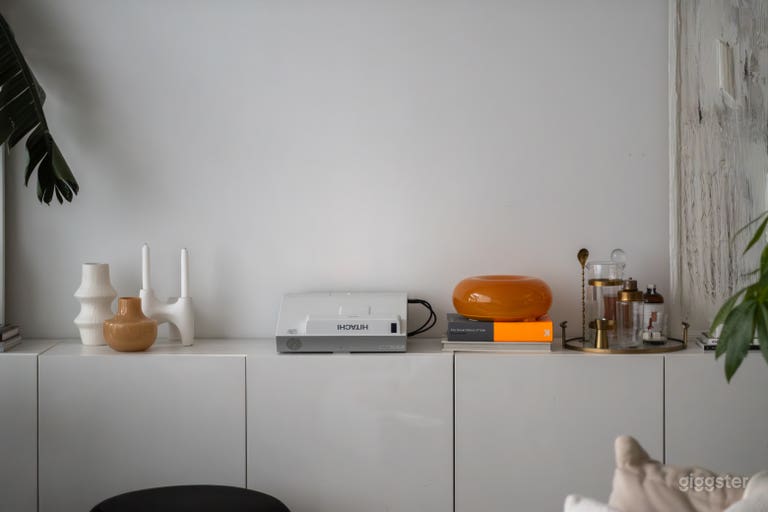  Downtown Hard Loft with Natural Light 