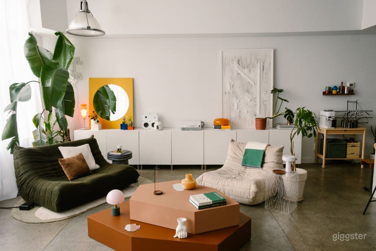  Downtown Hard Loft with Natural Light 