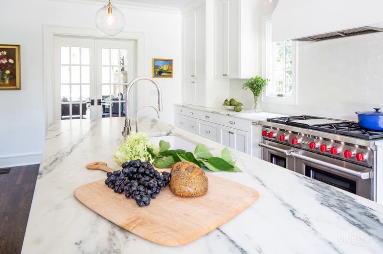  Tasteful upscale home with modern style 