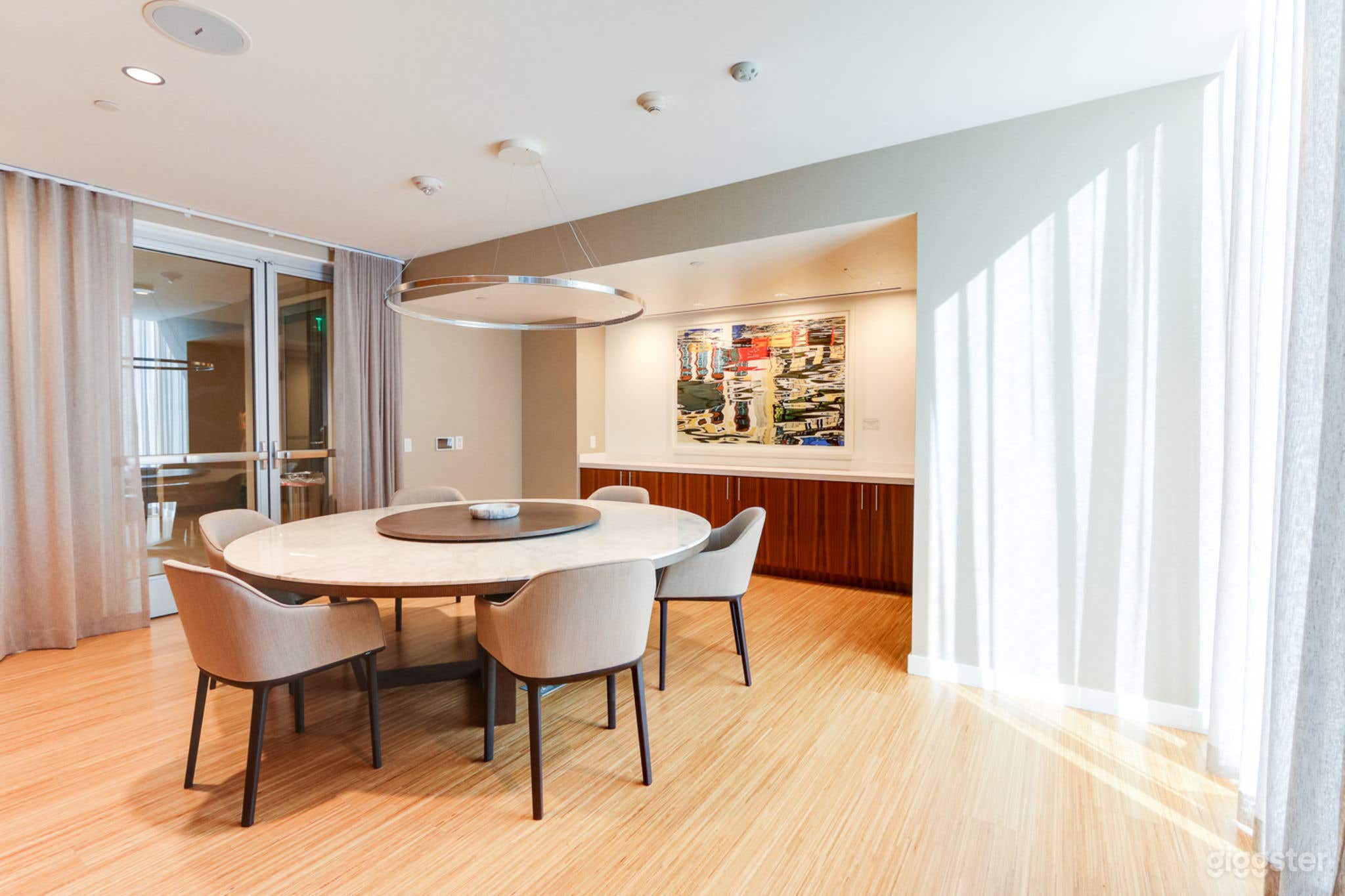 Elegant Dining Room w/ Kitchen in East Cut Photo 1