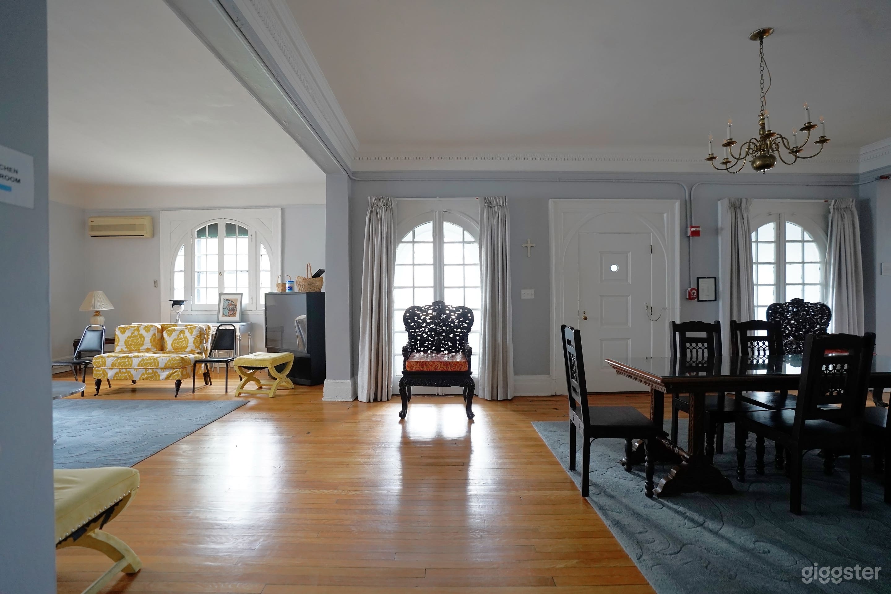 Vintage Classrooms with Dormitory, Art Studio Photo 3