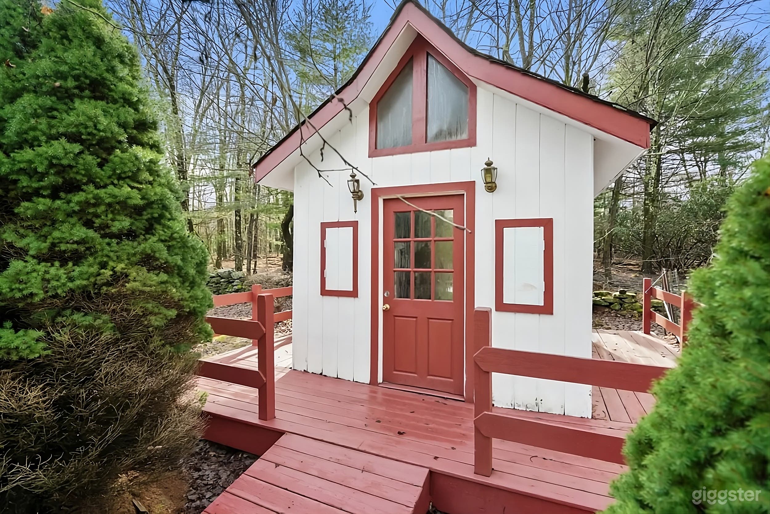 Woodland Hideaway Backyard Photo 4