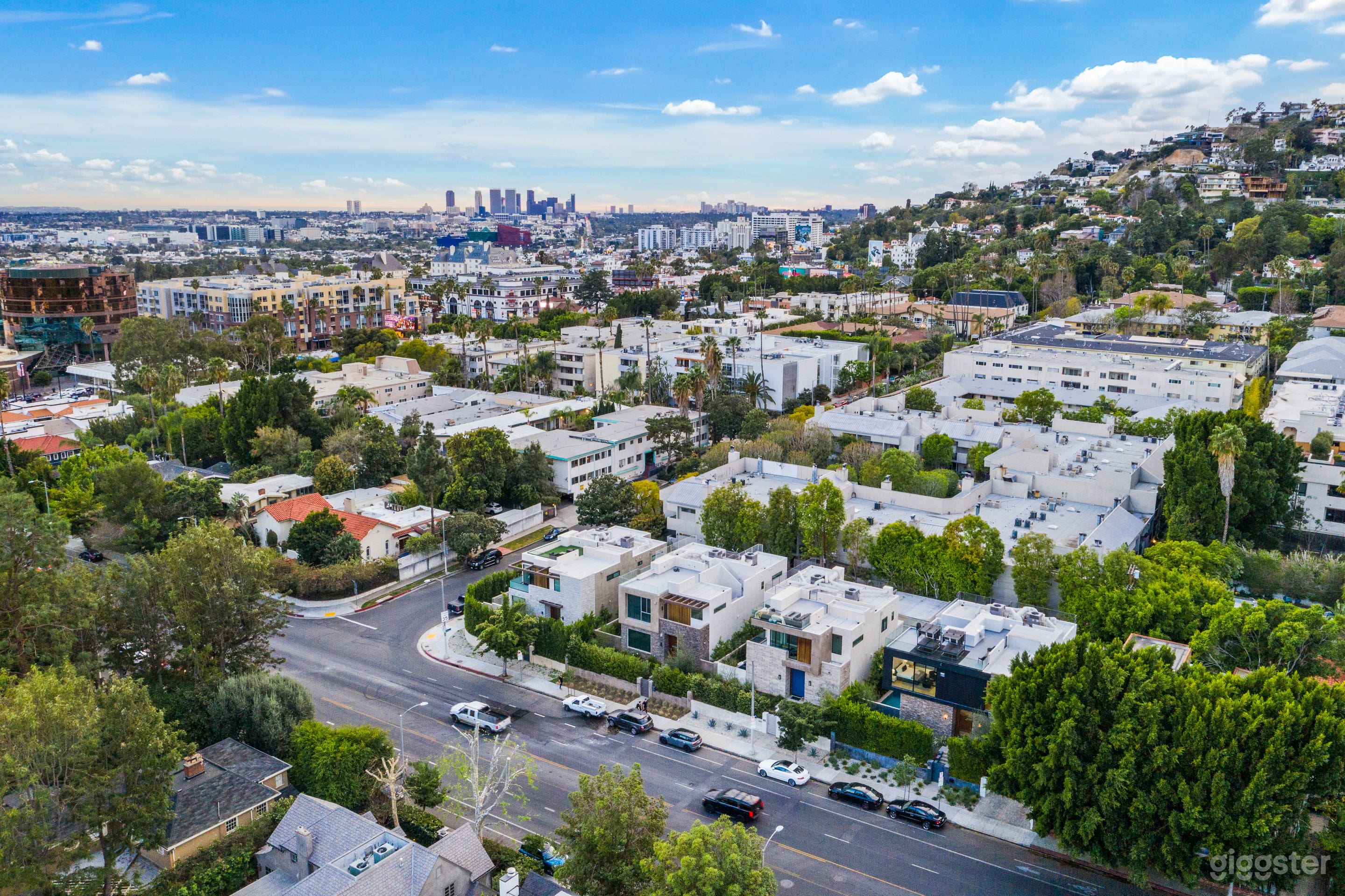 Modern Gated Villa W Pool &amp; Open Floor Plan Photo 4