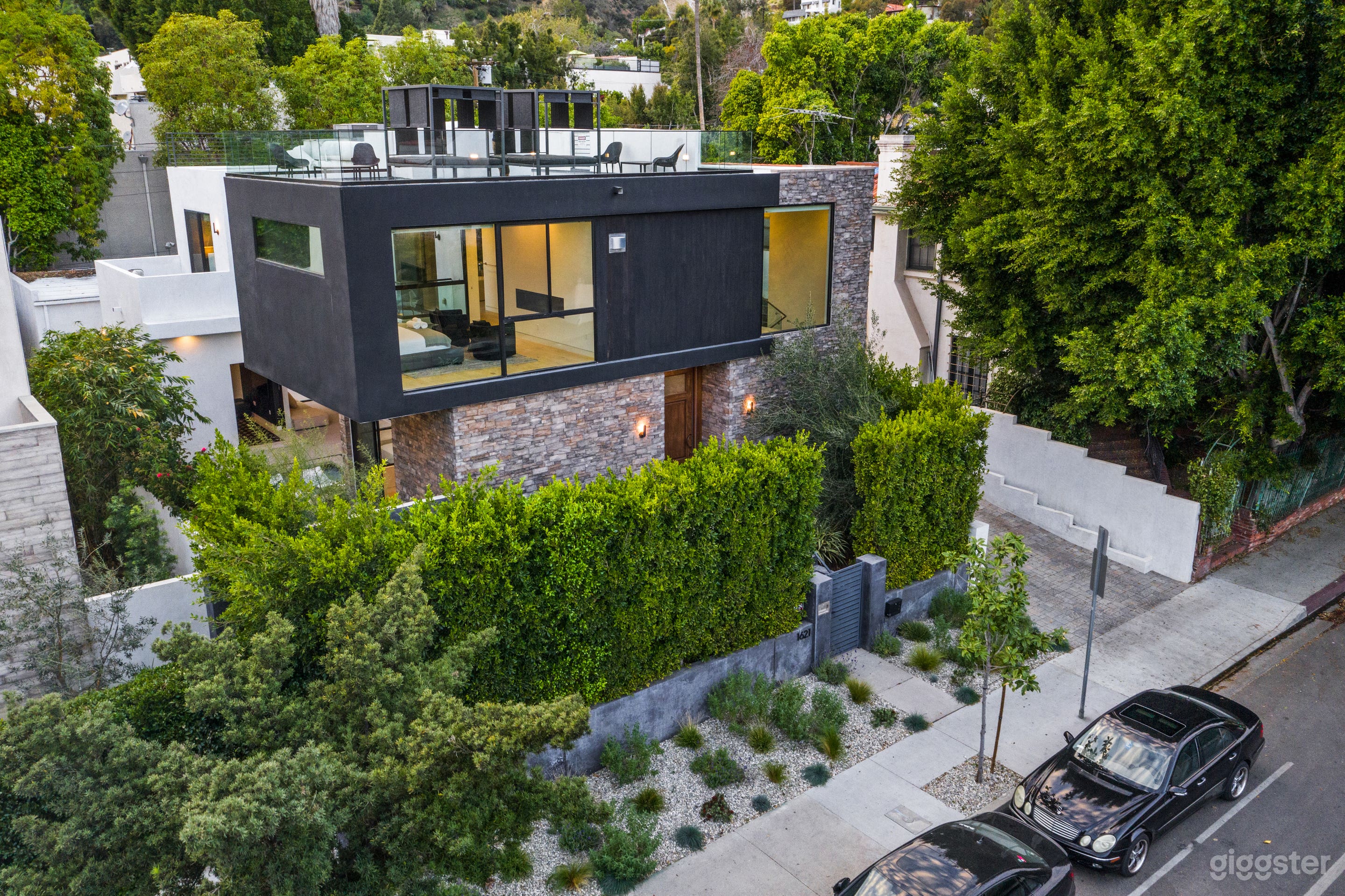 Modern Gated Villa W Pool &amp; Open Floor Plan Photo 2