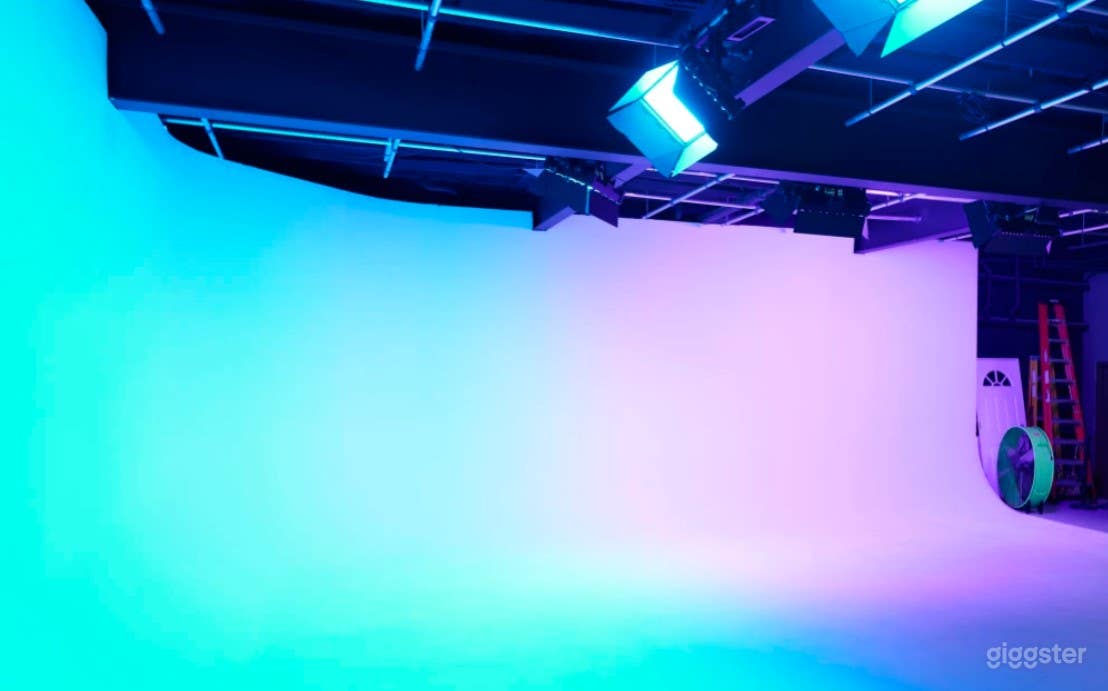 32 x 32 ft. Cyc Wall in Pittsburgh Photo 4