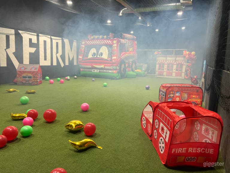  Modern Warehouse Equipped with Soccer/Gym 