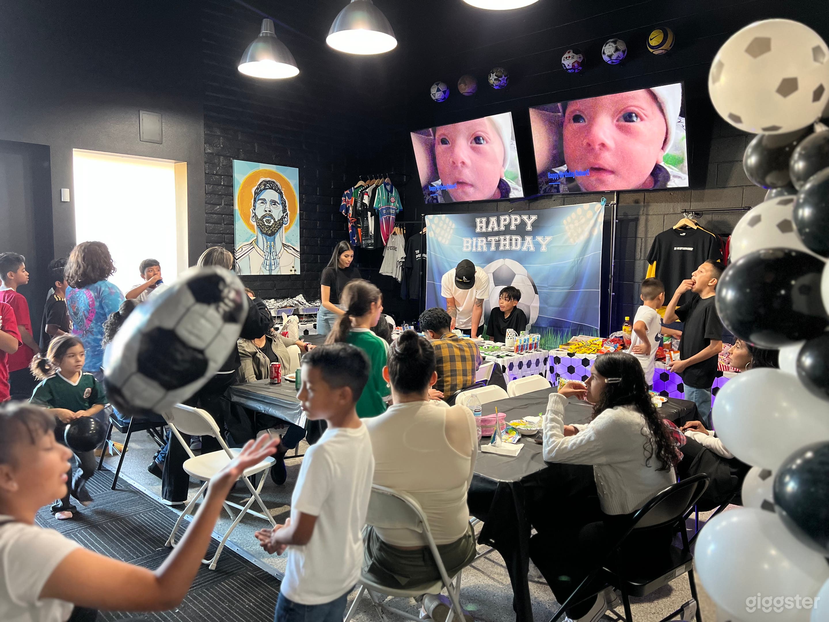 Modern Warehouse Equipped with Soccer/Gym Photo 2