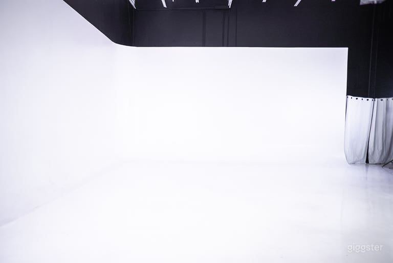  Large Warehouse Space 