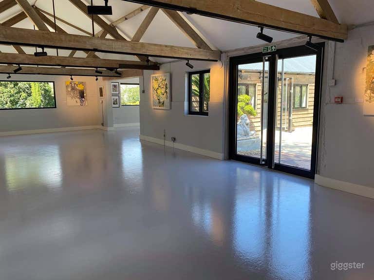 A UNIQUE GALLERY & IDYLLIC VENUE 