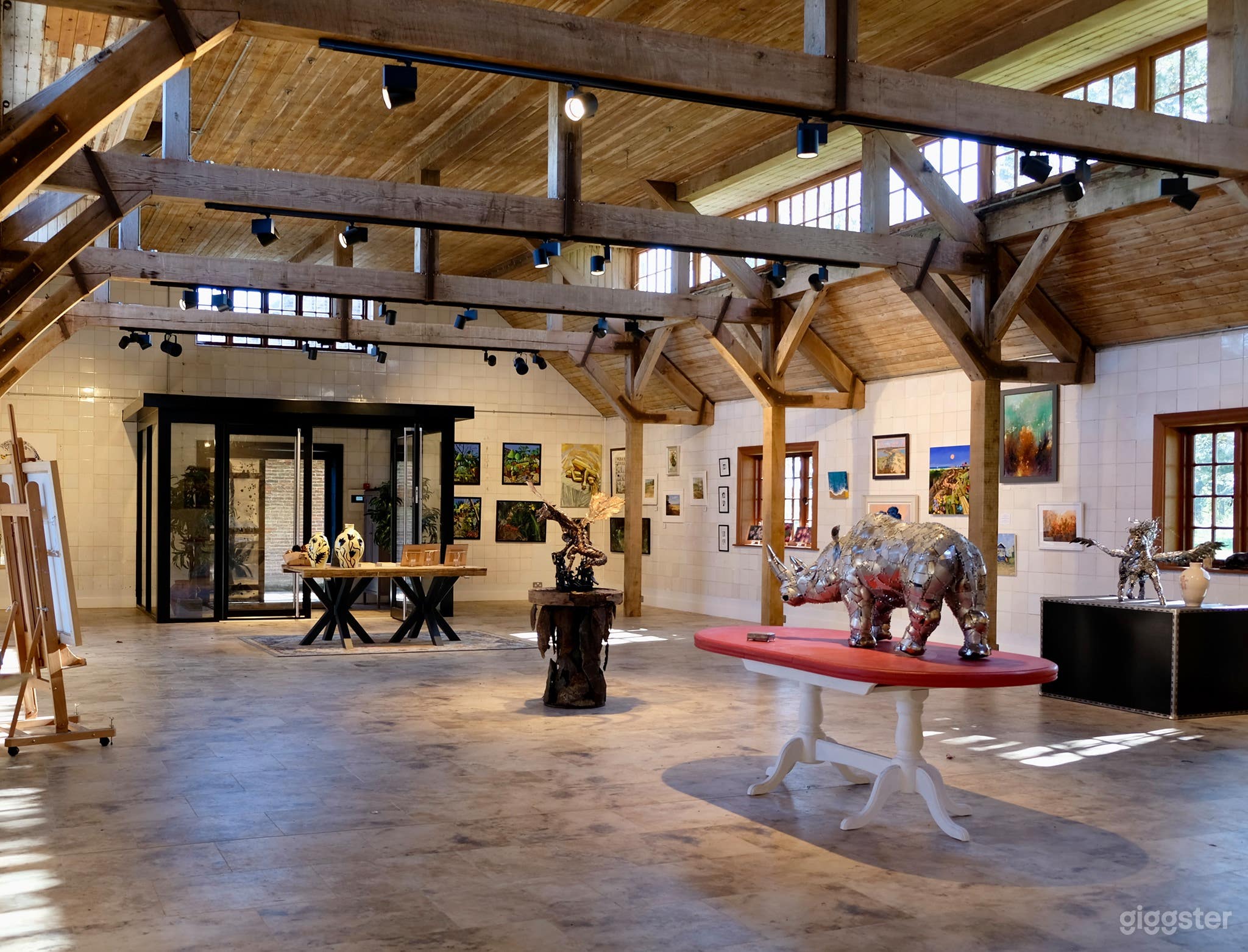 A UNIQUE GALLERY &amp; IDYLLIC VENUE Photo 3