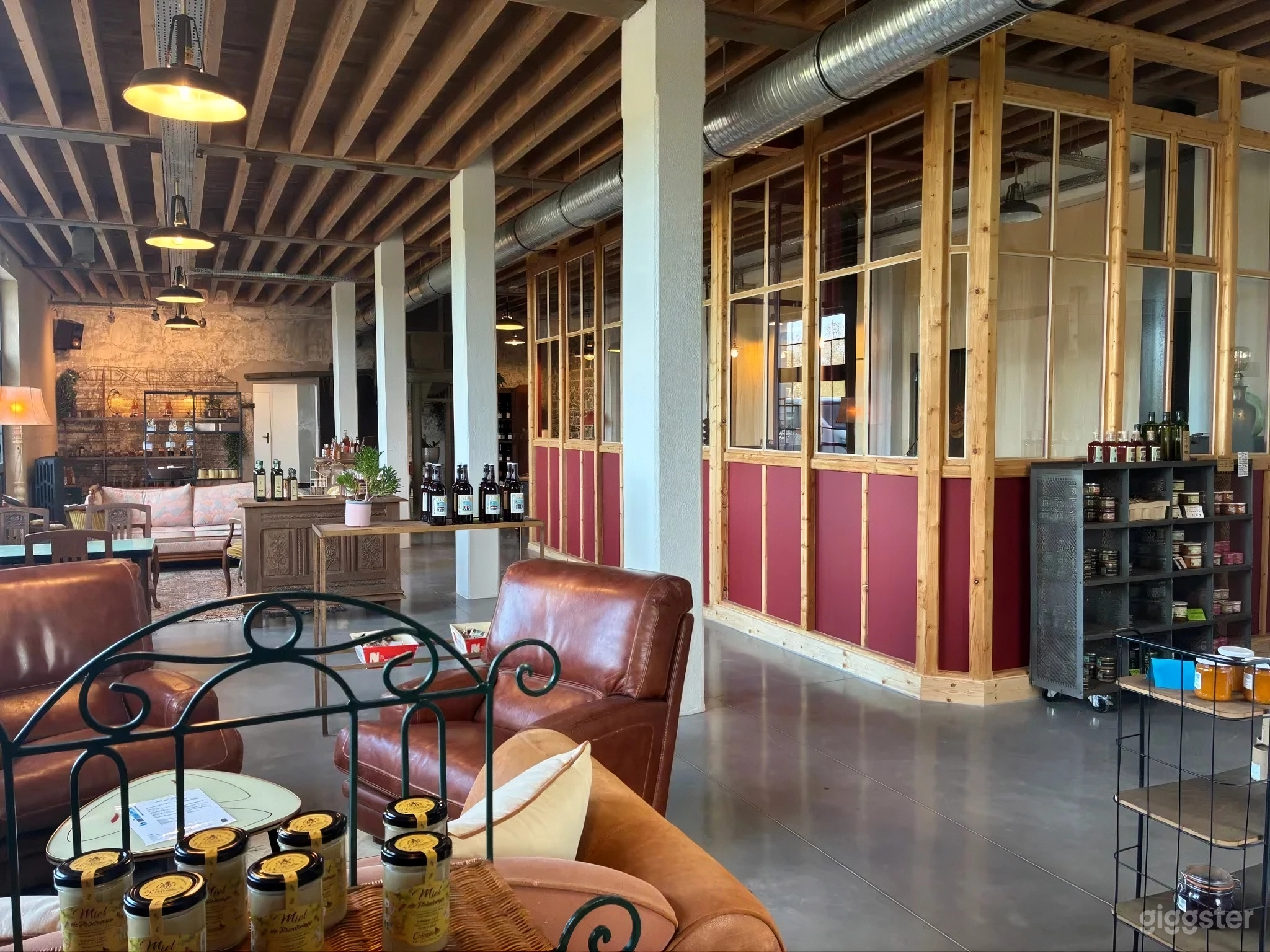 Photo de Old Normandy cider press: rustic industrial loft 1