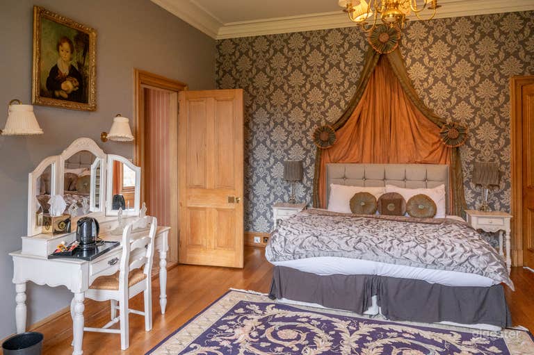  Henry Cotton Room in a Mansion 