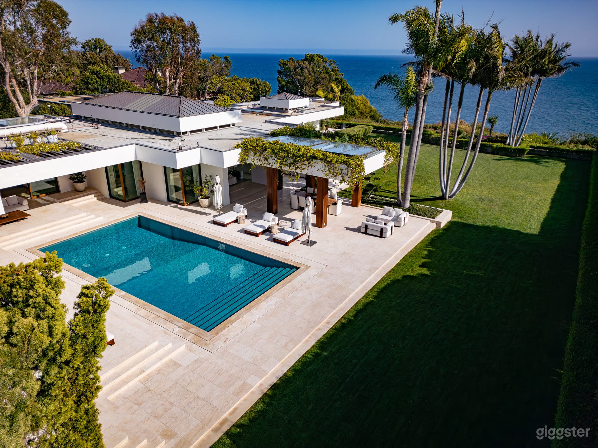 Beautiful Malibu backyard with pool and tennis court Photo 1