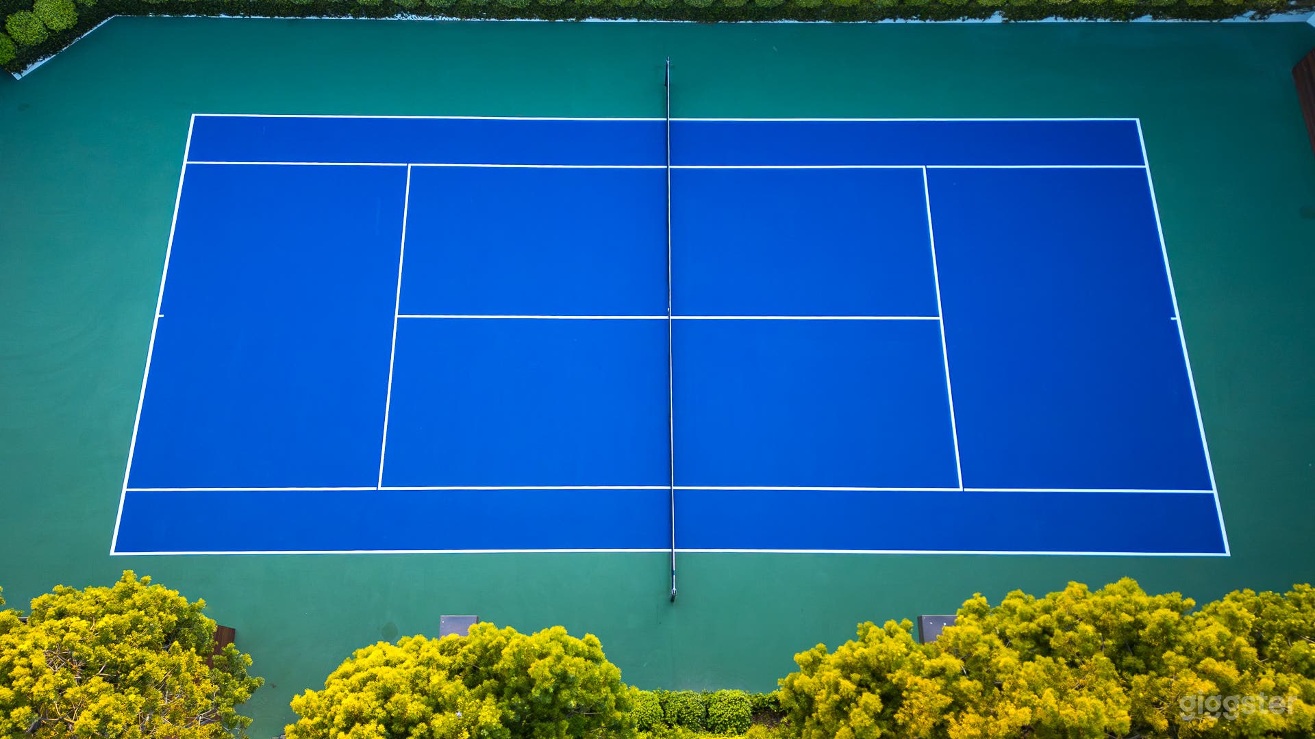 Beautiful Malibu backyard with pool and tennis court Photo 4