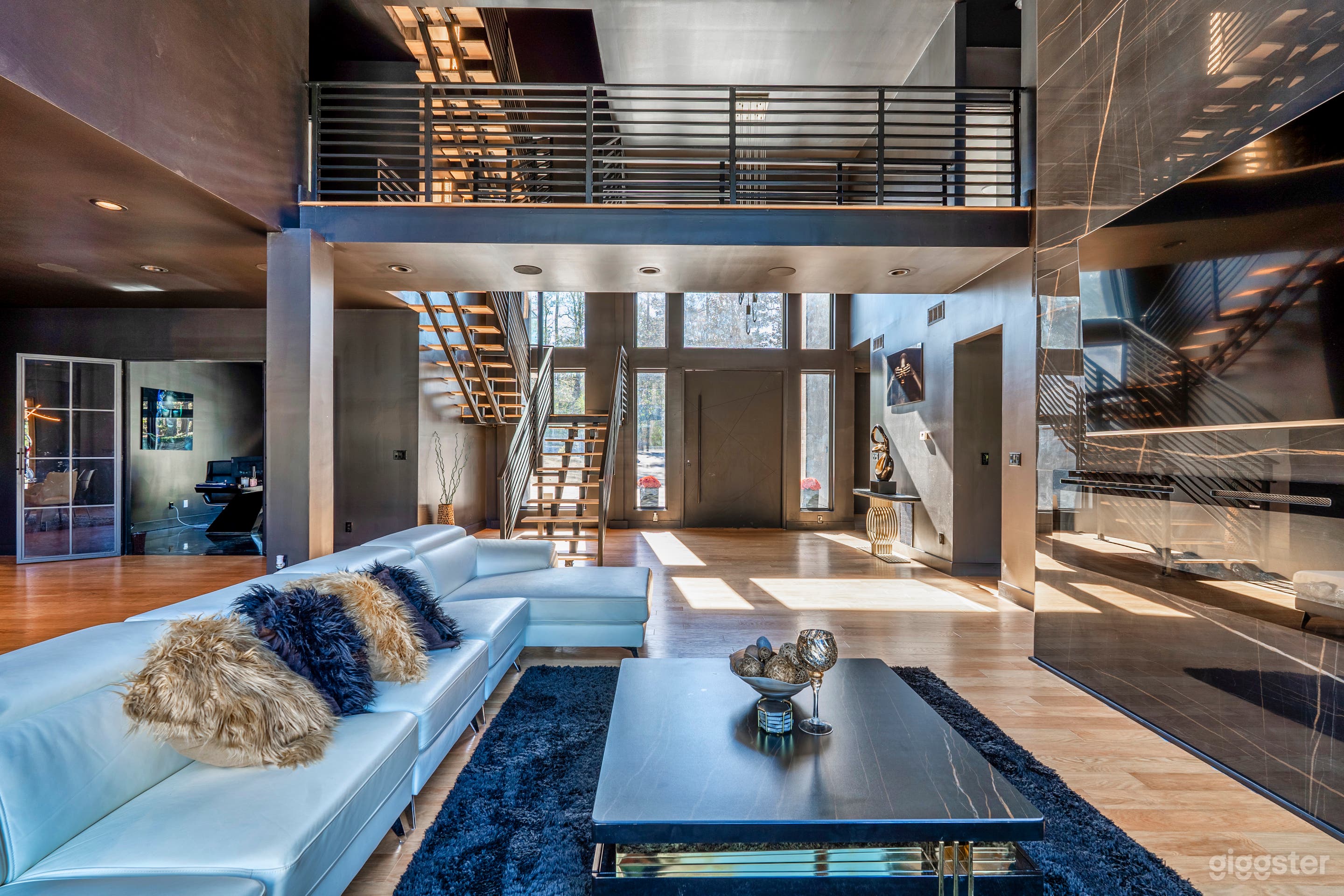 Modern Masterpiece Photo 3