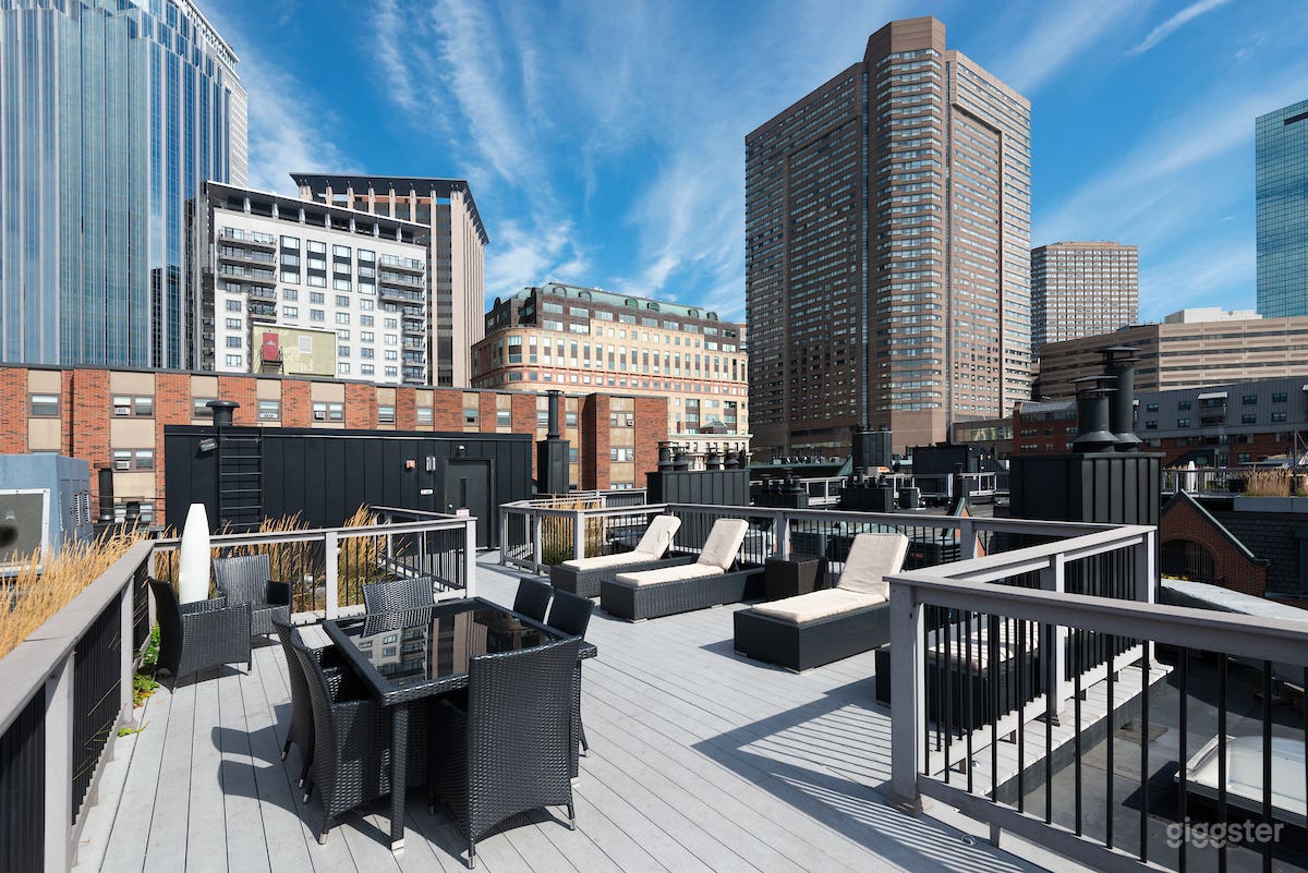 Expansive Rooftop Deck w/ Downtown Boston Views Photo 2