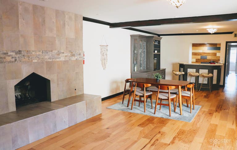  Living room with chimney, bar, dining table 