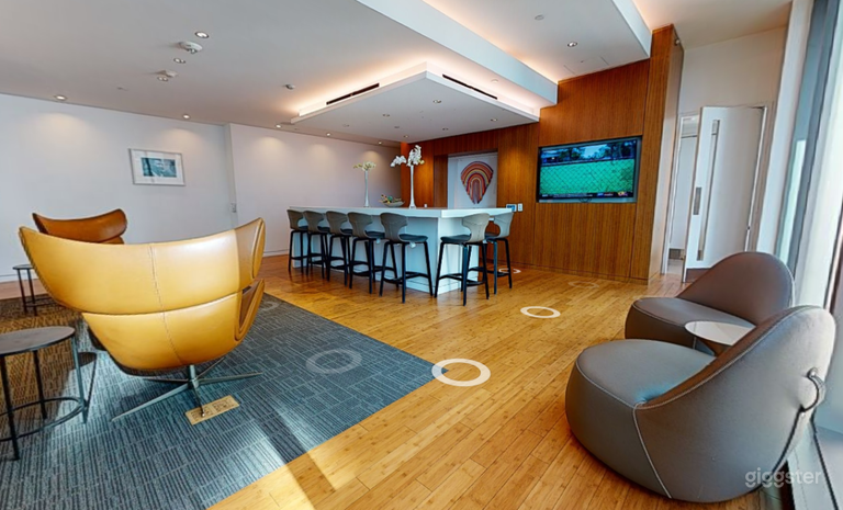  Luxury Lounge w/ Kitchen in East Cut 