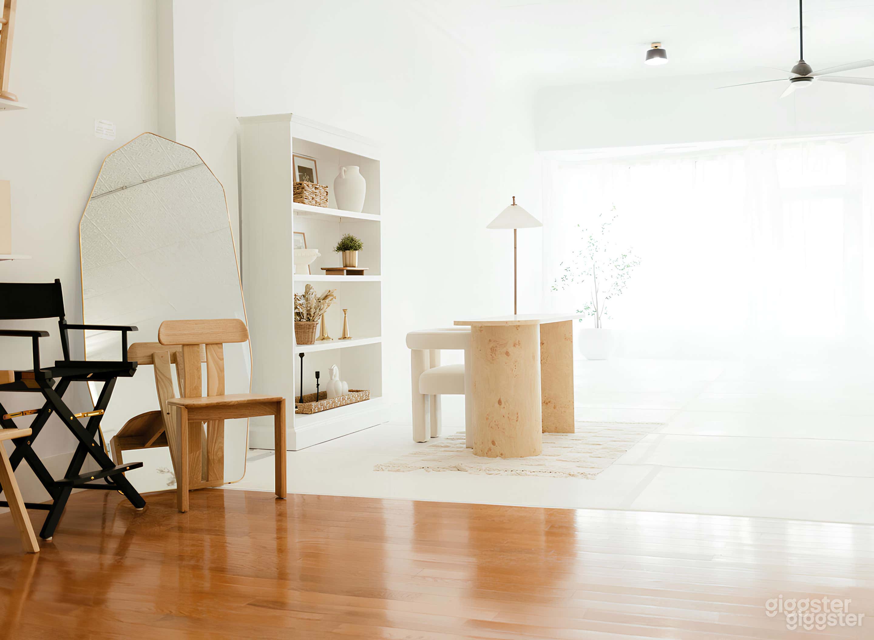 Urban, Content Creation Studio with Abundant Natural Light Photo 2
