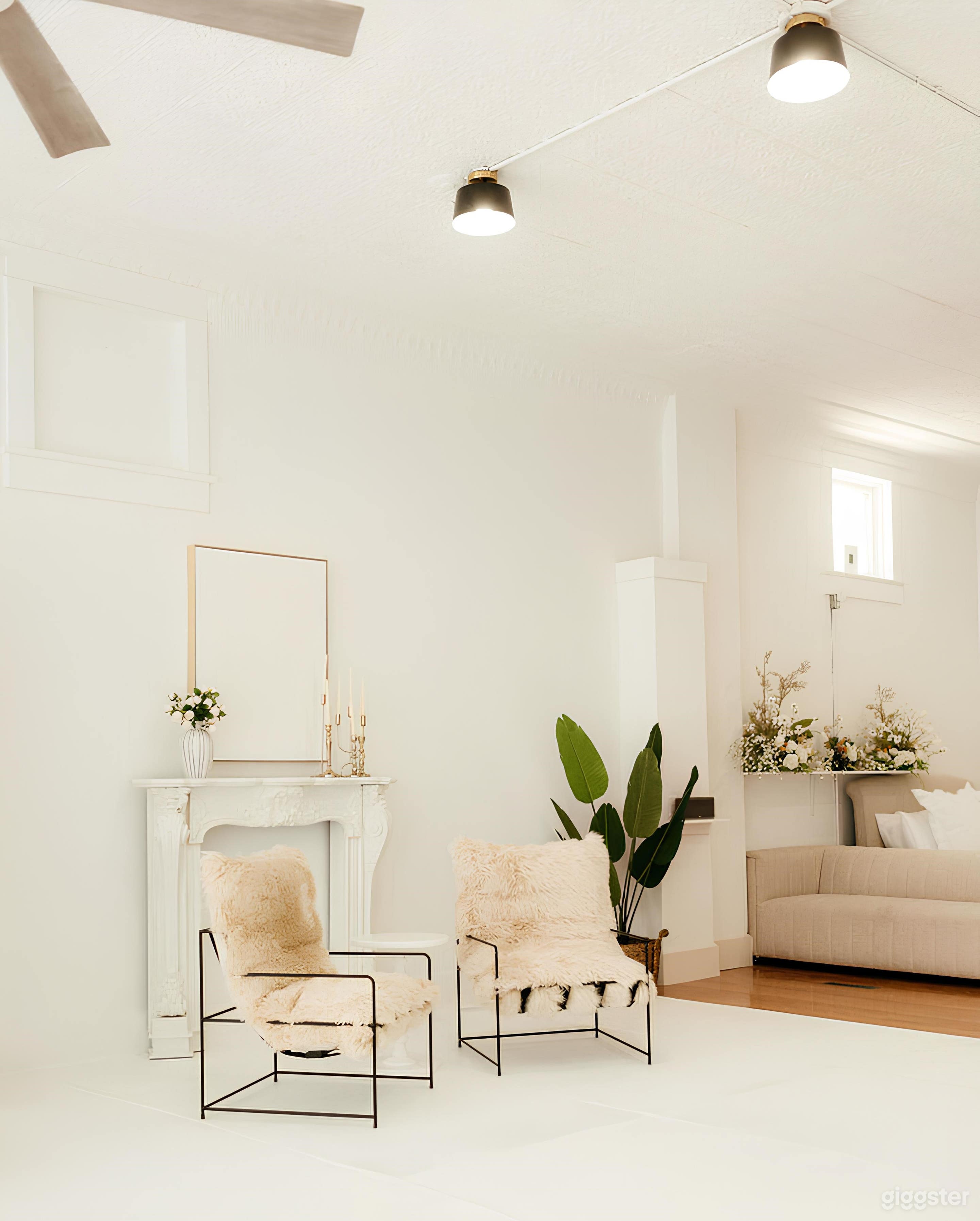 Urban, Content Creation Studio with Abundant Natural Light Photo 4