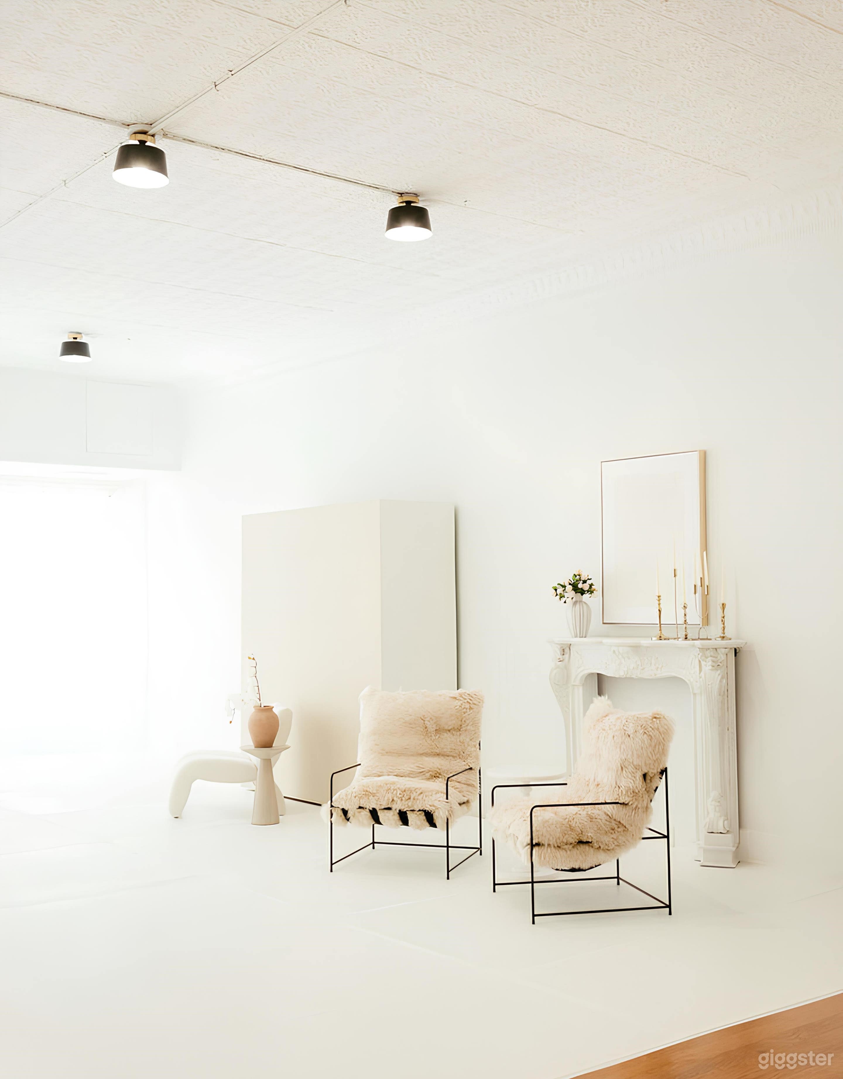 Urban, Content Creation Studio with Abundant Natural Light Photo 3