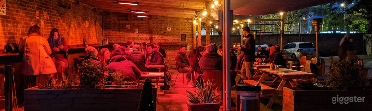 Flexible Outdoor Yard for Parties and Functions Photo 2