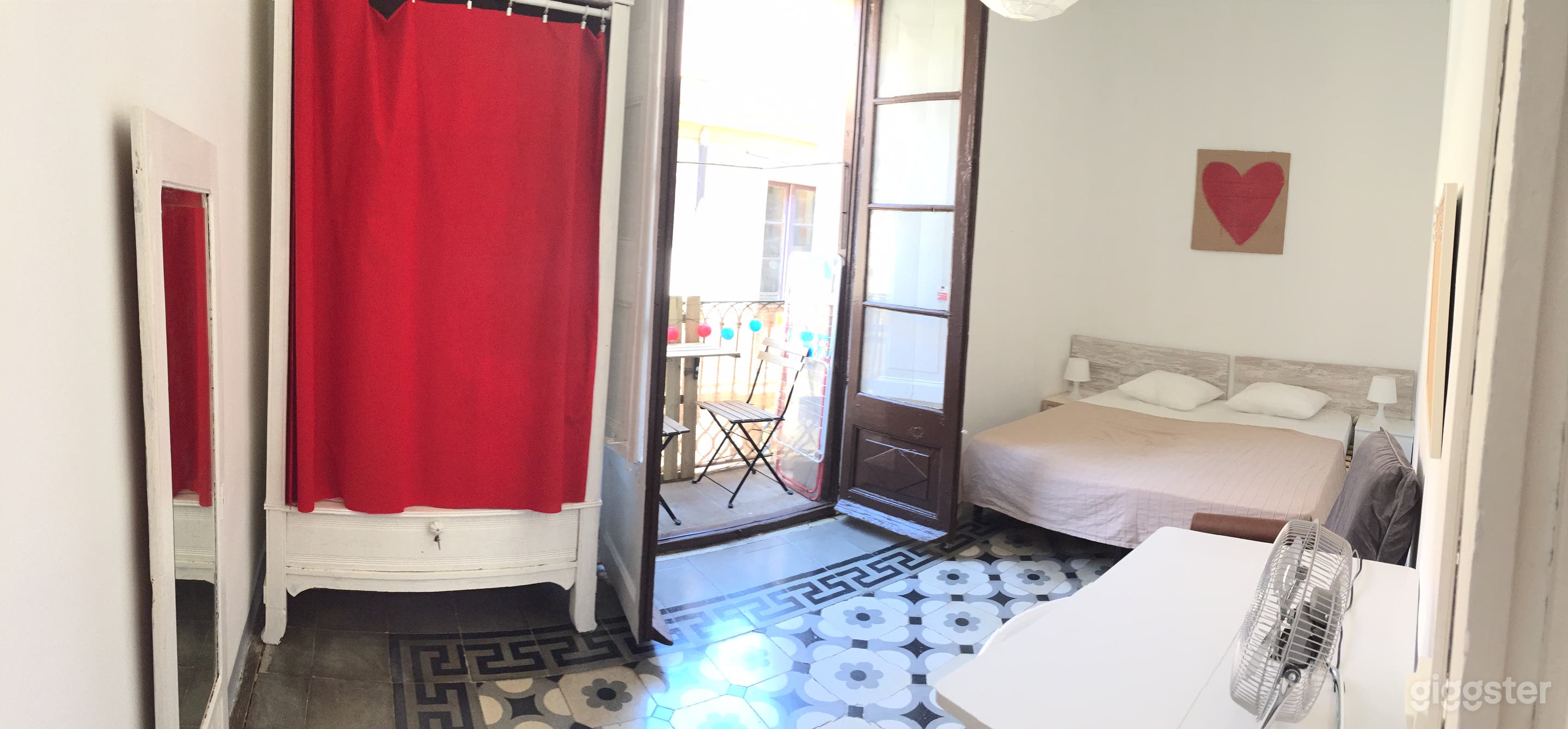Apartamento en el Barrio Gótico con Baldosas Hidráulicas y Balcón Foto 4