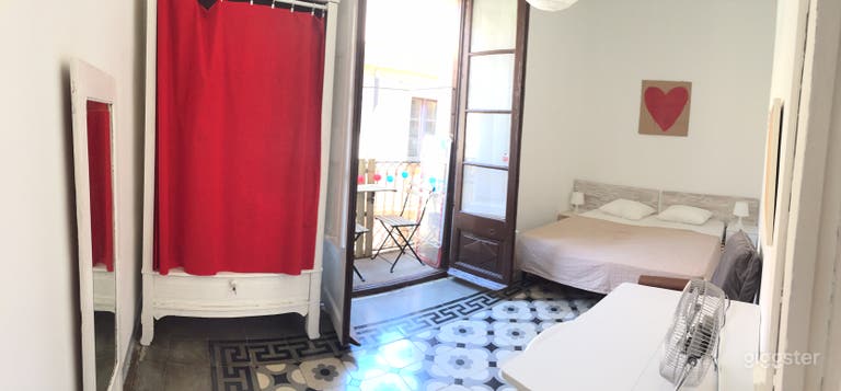  Apartamento en el Barrio Gótico con Baldosas Hidráulicas y Balcón 