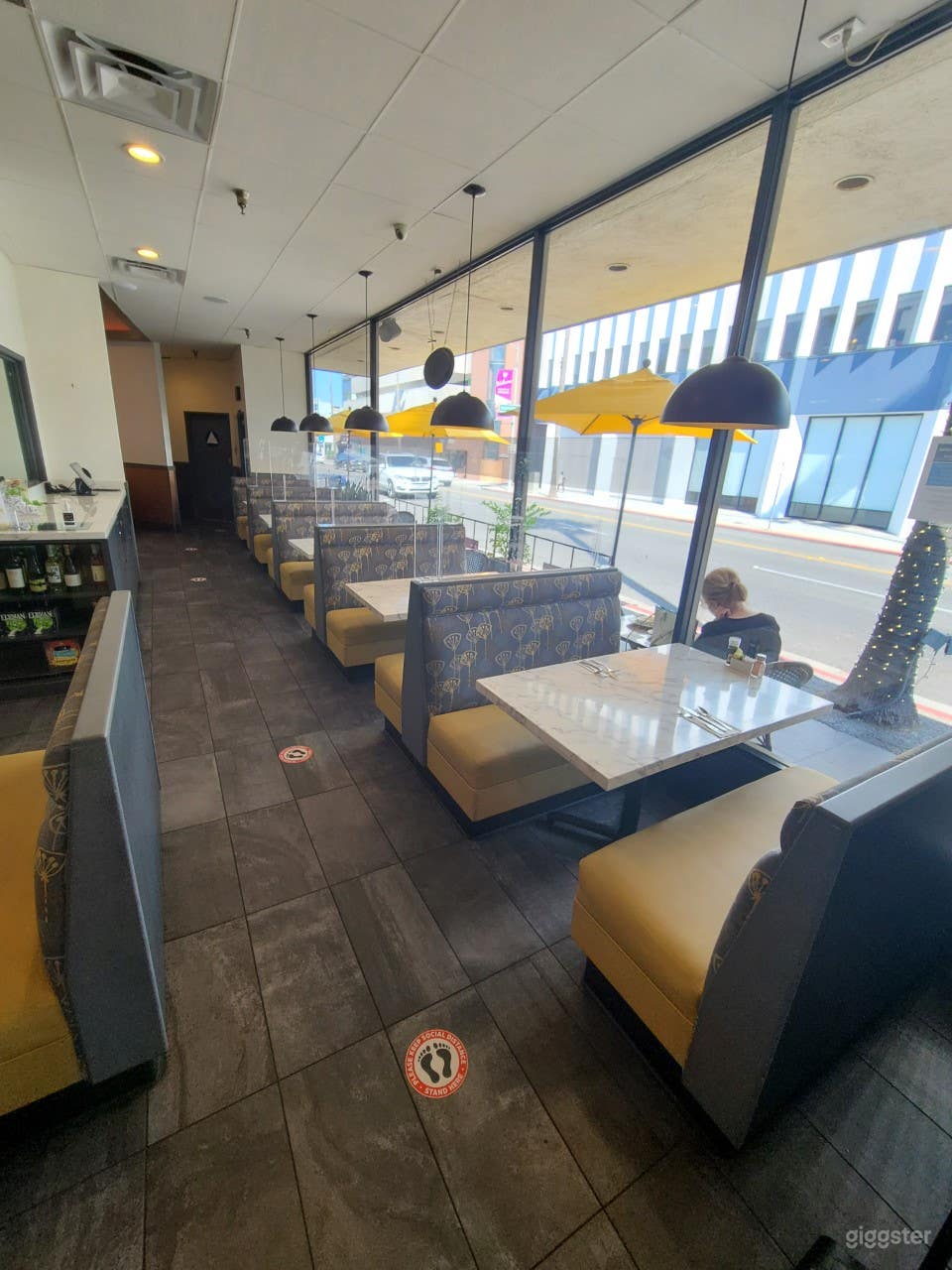 American Diner/Deli Restaurant in Beverly Hills Photo 3